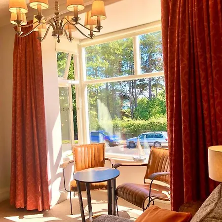 Apartment White Gable *