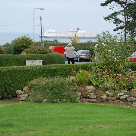 Apartment White Gable *