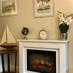 Apartment White Gable Scarborough