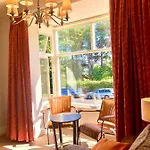 Apartment White Gable *