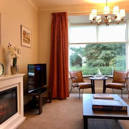 White Gable Σκάρμπορο